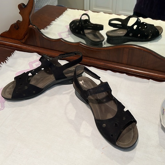 Mephisto Phiby Perf sandals Size 40, black. - Picture 11 of 13